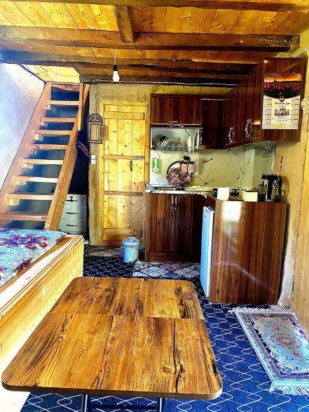 تصویر کلبه چوبی ستاره